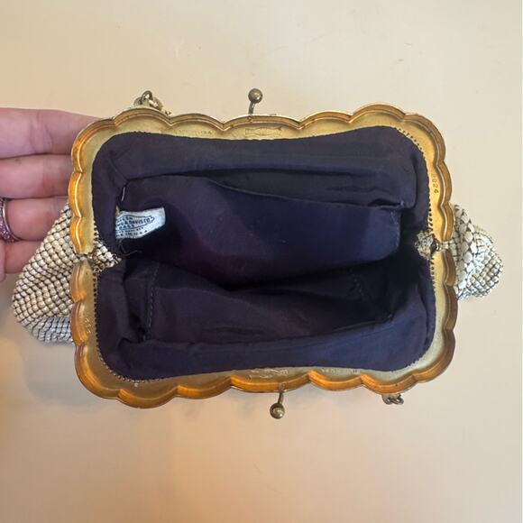 Vintage Mesh Whiting & Davis Ivory Handbag w/ Gold Kiss Lock Circa 1940’s-50’s - Picture 10 of 13